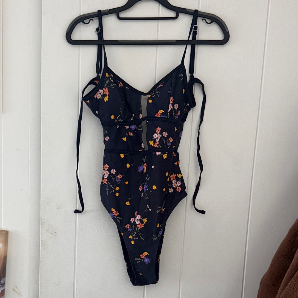Cupshe Floral One Piece Swimsuit - Black and Pink